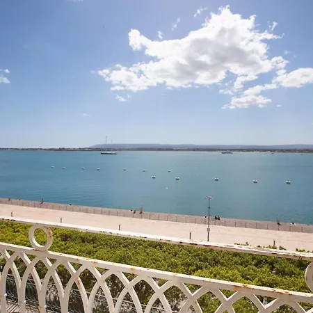 Appartamento Seaview Design Homes In Ortigia By Wonderful Italy *